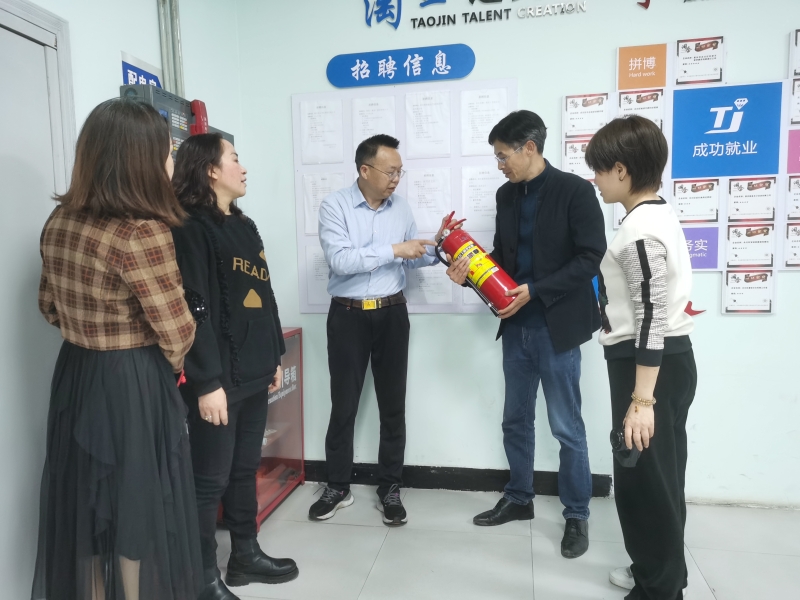 Cizb_1712647243017020985.jpg 3.jpg